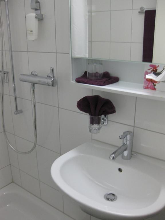 Hotel Restaurant Roessli Uetendorf ห้อง รูปภาพ