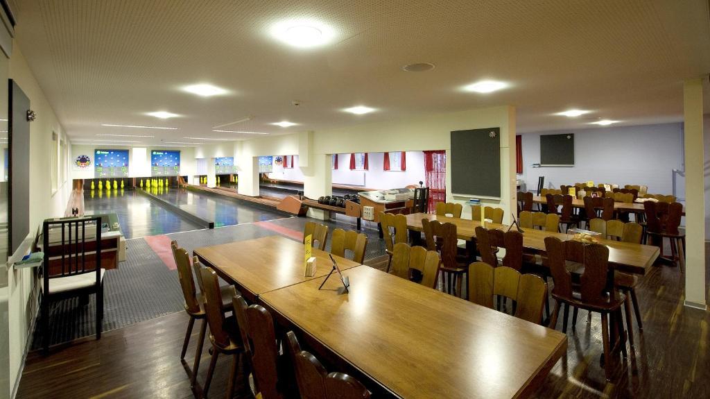 Hotel Restaurant Roessli Uetendorf ภายนอก รูปภาพ