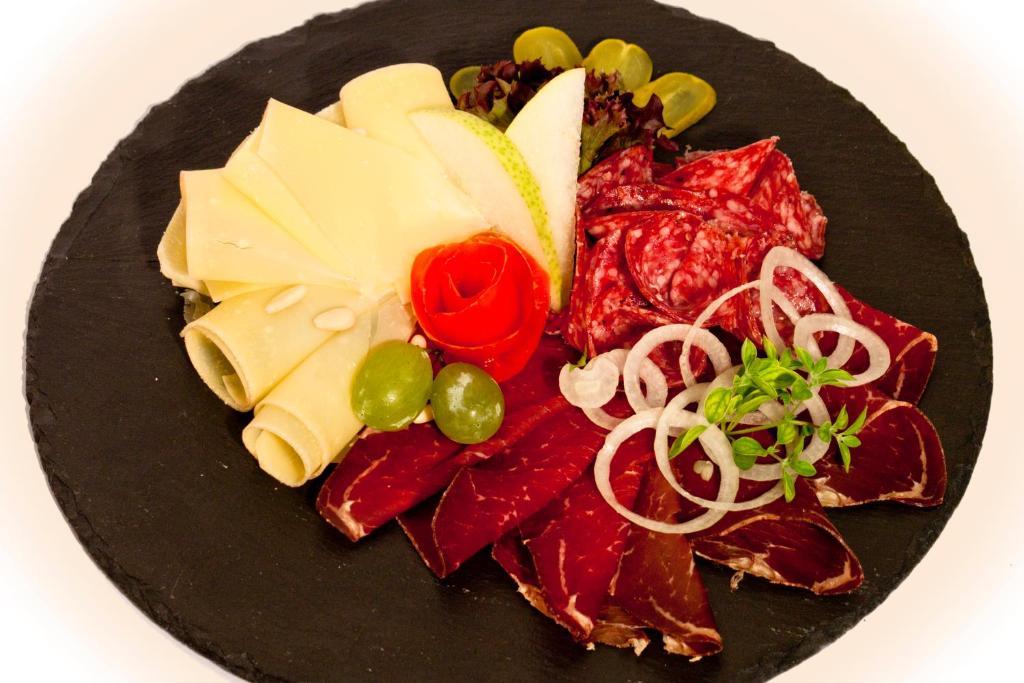 Hotel Restaurant Roessli Uetendorf ภายนอก รูปภาพ