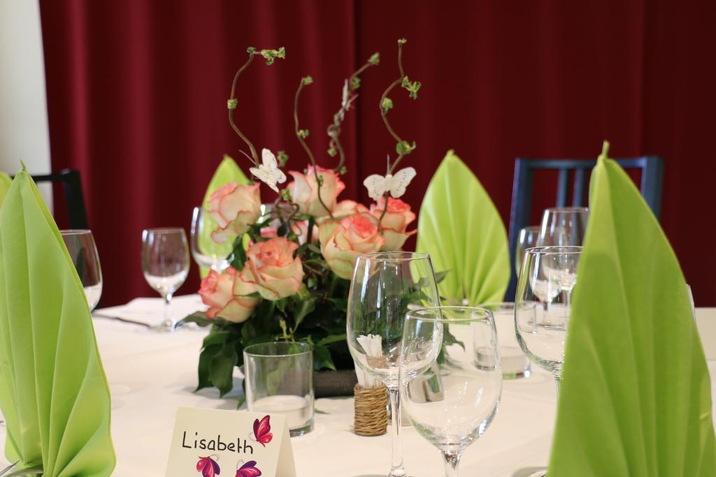 Hotel Restaurant Roessli Uetendorf ภายนอก รูปภาพ