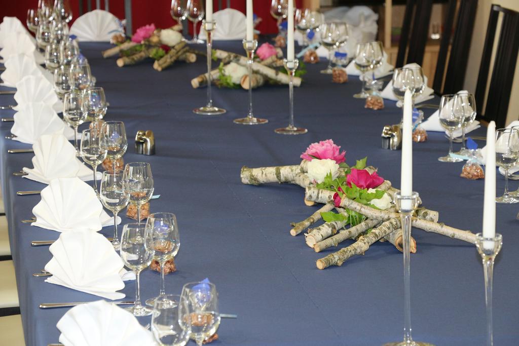 Hotel Restaurant Roessli Uetendorf ภายนอก รูปภาพ