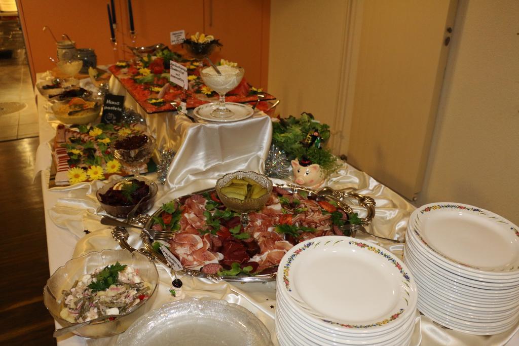 Hotel Restaurant Roessli Uetendorf ภายนอก รูปภาพ