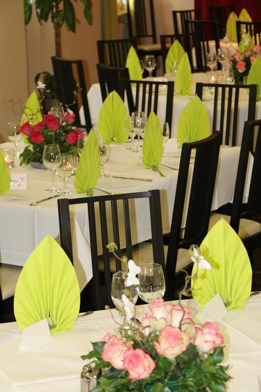Hotel Restaurant Roessli Uetendorf ภายนอก รูปภาพ